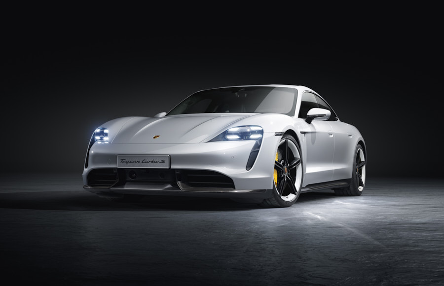 neopatentati e auto elettriche - Porsche Taycan turbo s
