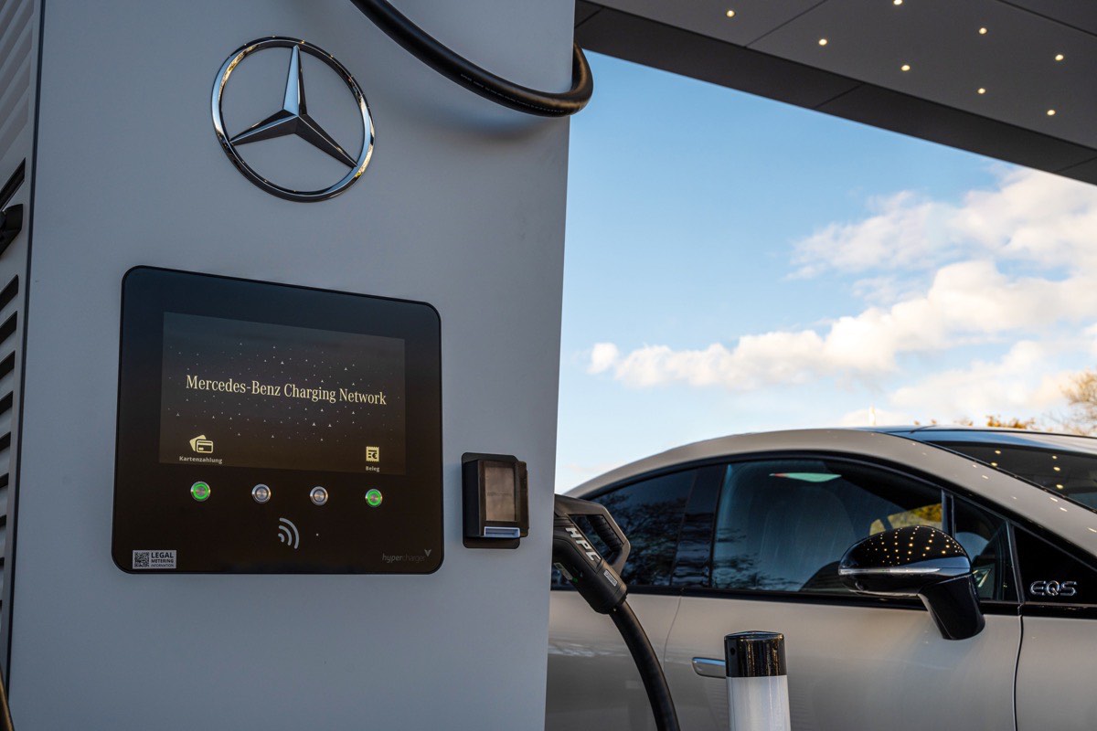 Mercedes Charging HUB