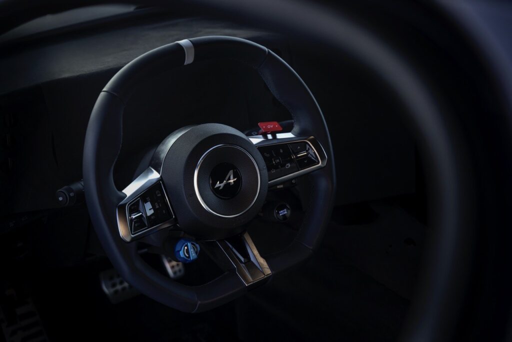 Interni, volante Alpine A390